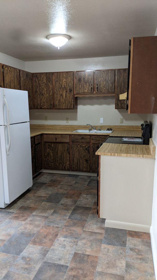 Baggs Apartment: 115 N Miles Street