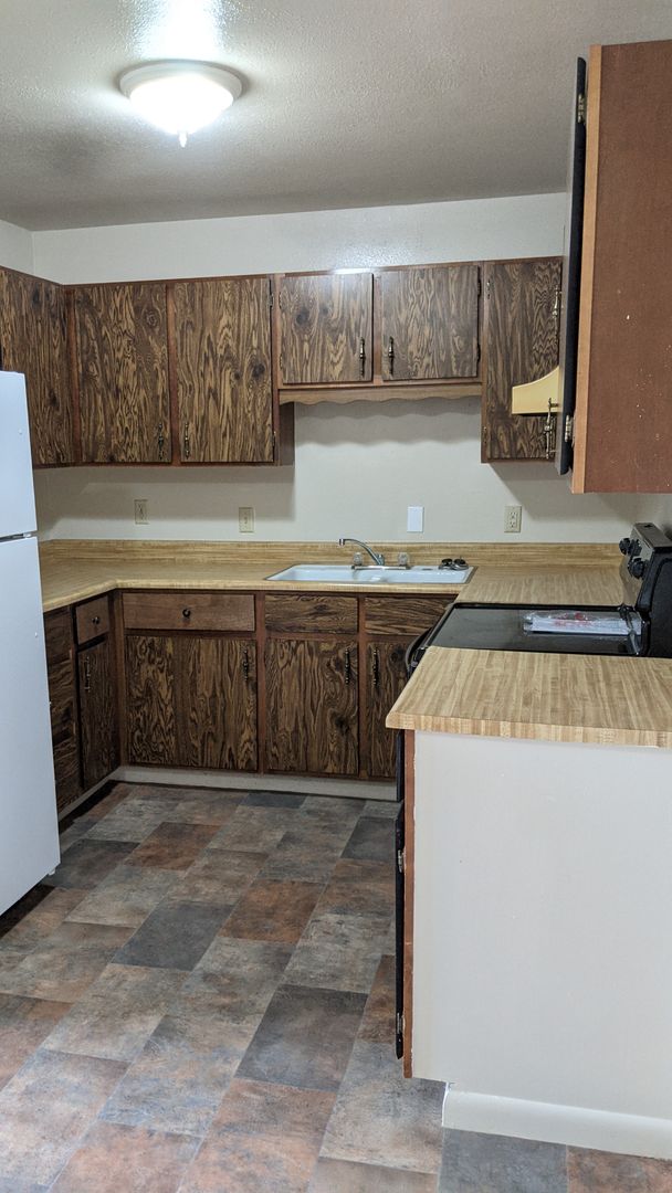 Baggs Apartment: 115 N Miles Street