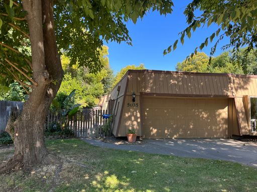 3/2 Duplex Next to Pioneer Park – photo 1