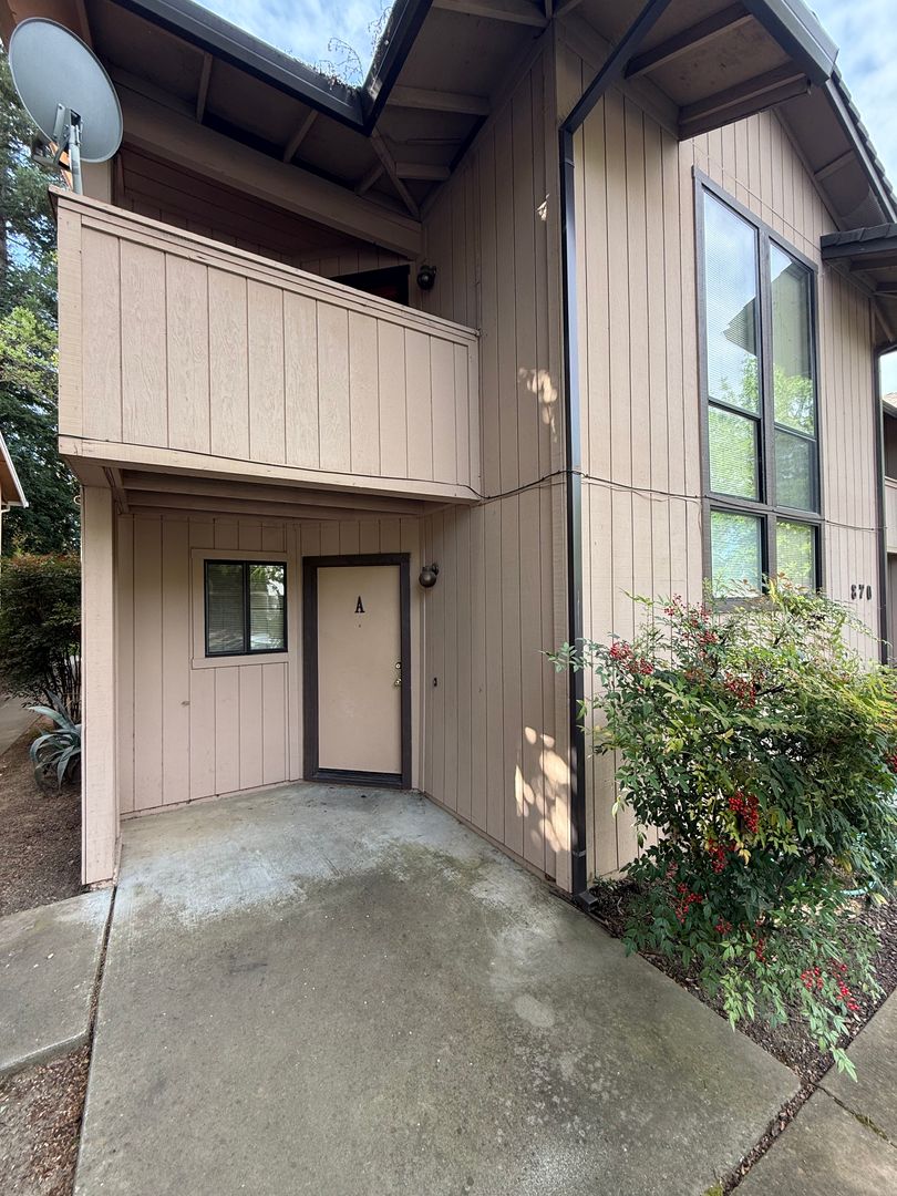 Davis Apartment: 870 Adams Street