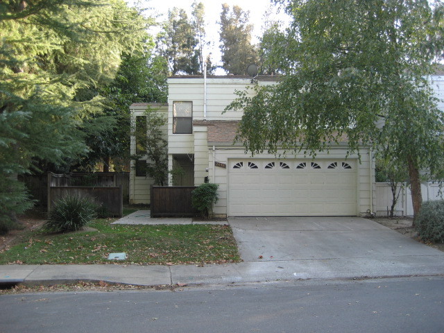 Davis House: 2038 Renoir Avenue