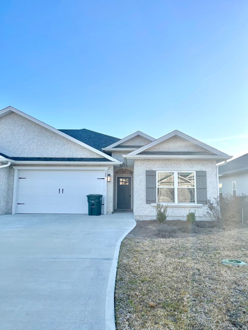 Kingsland House: 160 The Villas Way