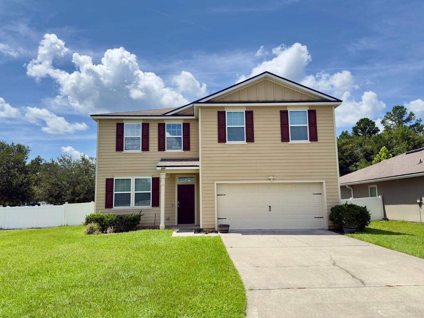Kingsland House: 101 Cedar Breeze Drive