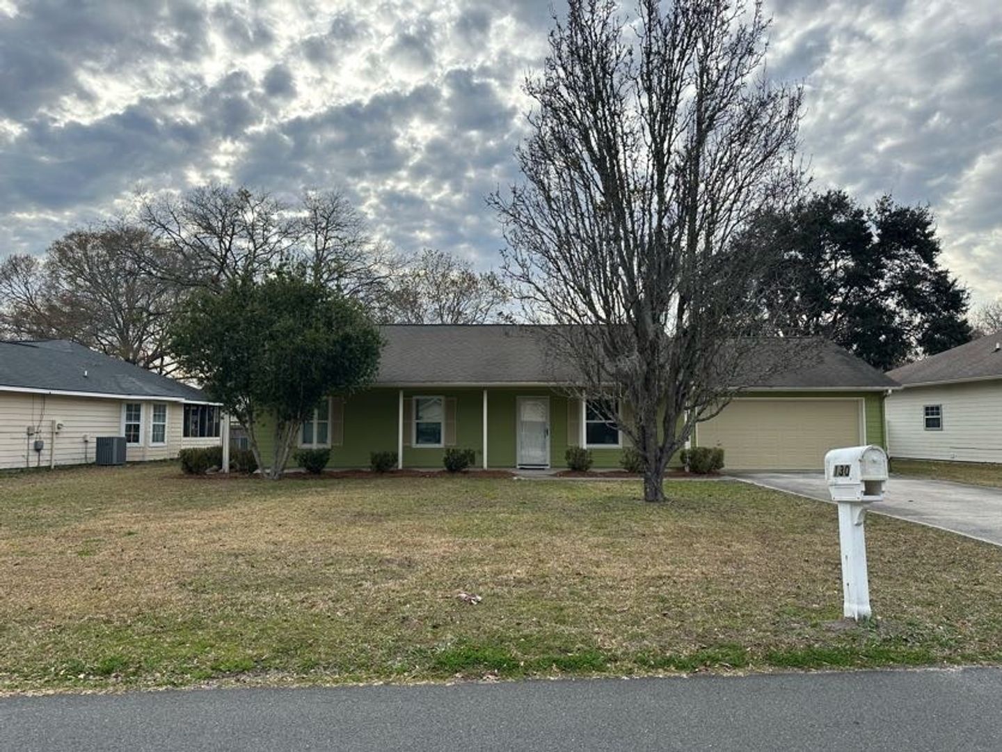 Kingsland House: 130 Lakeside Drive