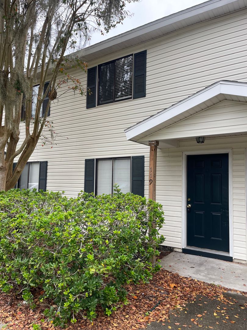 Kingsland House: 119 S East Street