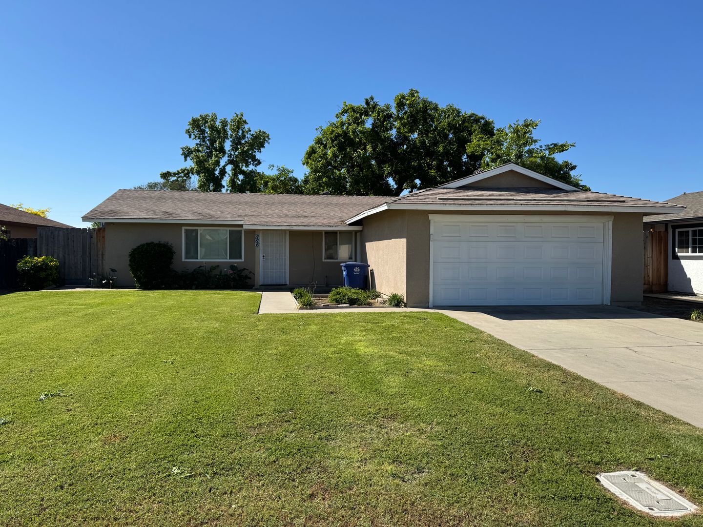 Kingsburg House: 566 Meadow Lane