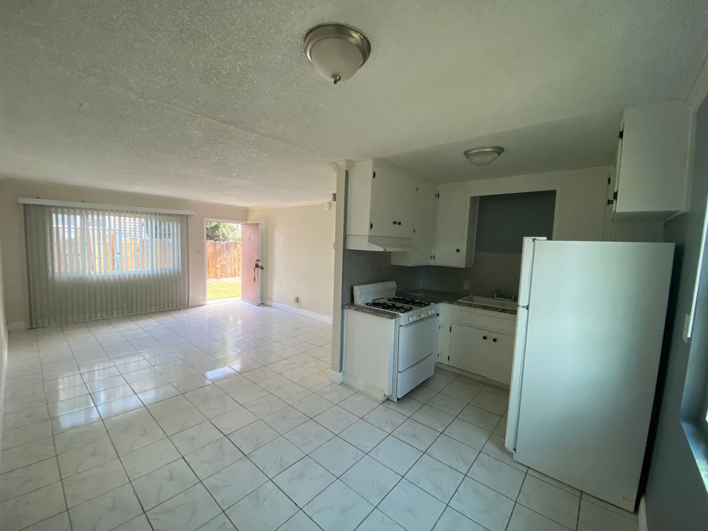 Hanford Apartment: 412 Ford St