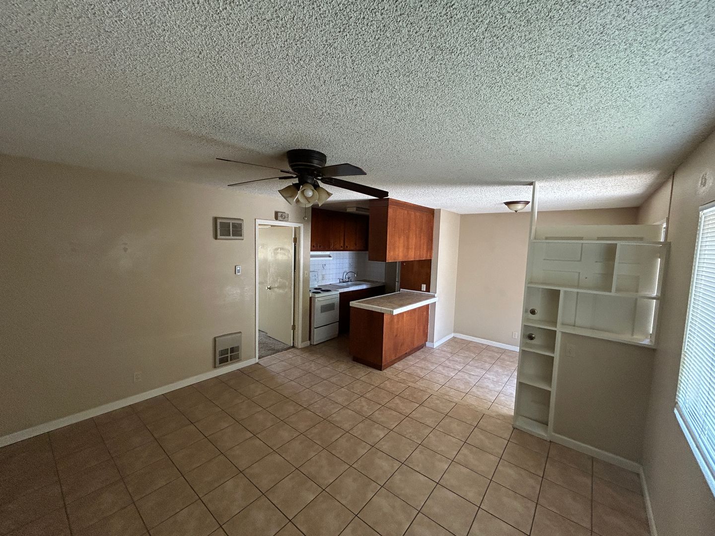 Hanford Apartment: 1148 W. Seventh Street