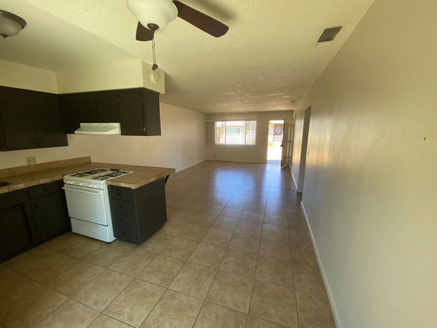 Lemoore Apartment: 1424 N Lemoore Ave