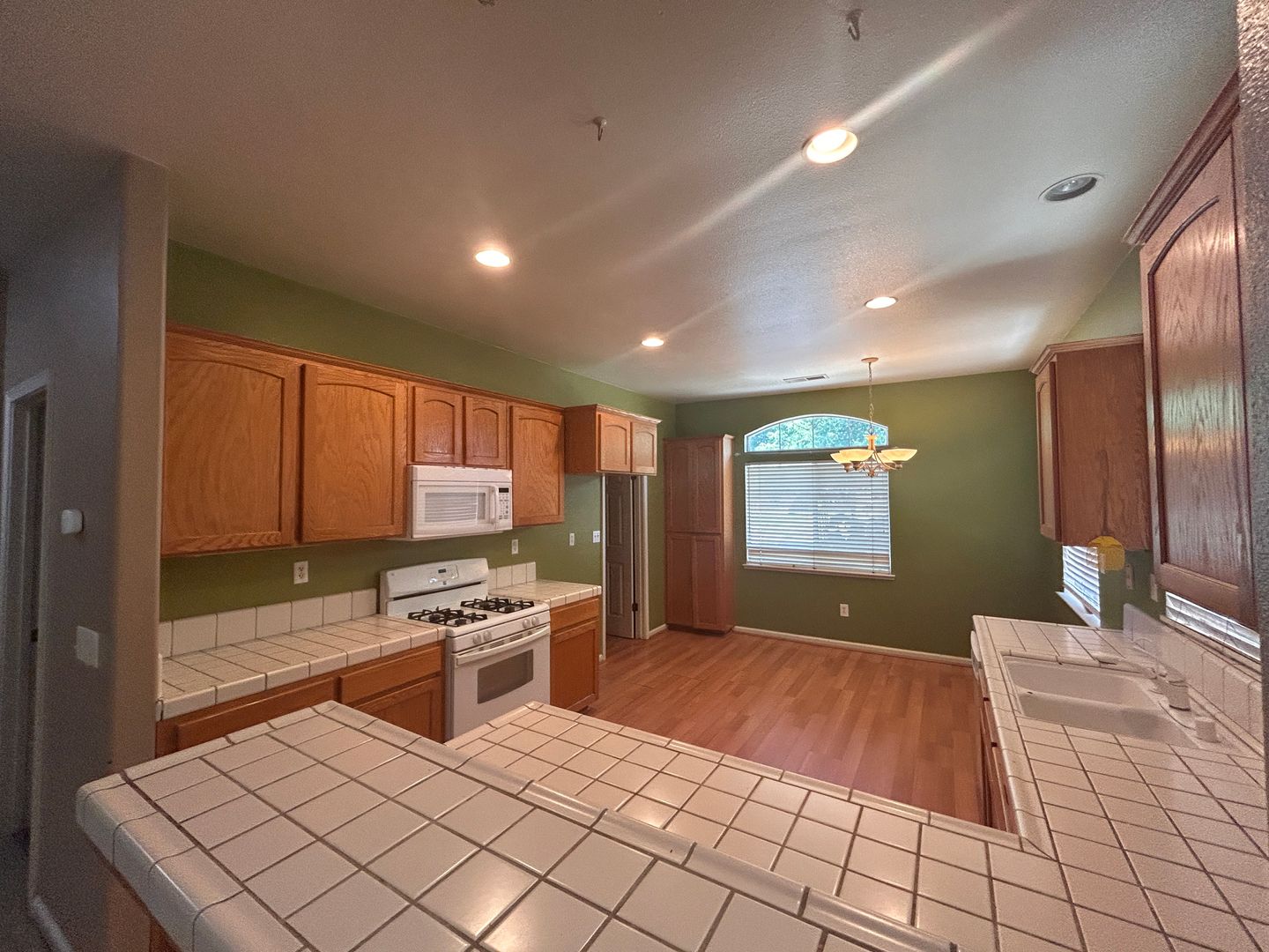 Lemoore House: 1719 Fortress Way