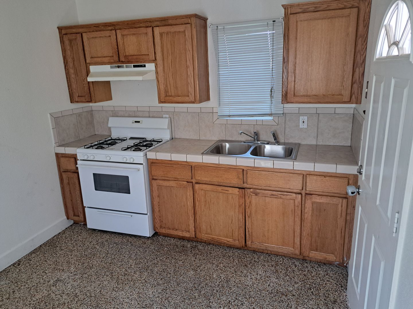 Hanford House: 1920 N 11th Ave Apt B