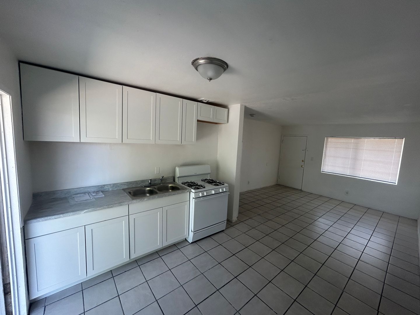 Hanford Apartment: 1012 Rodgers Rd