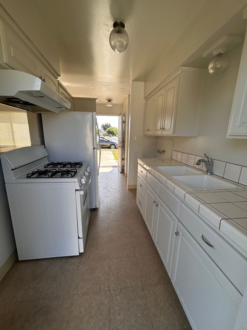 Hanford Apartment: 1424 Rodgers Rd