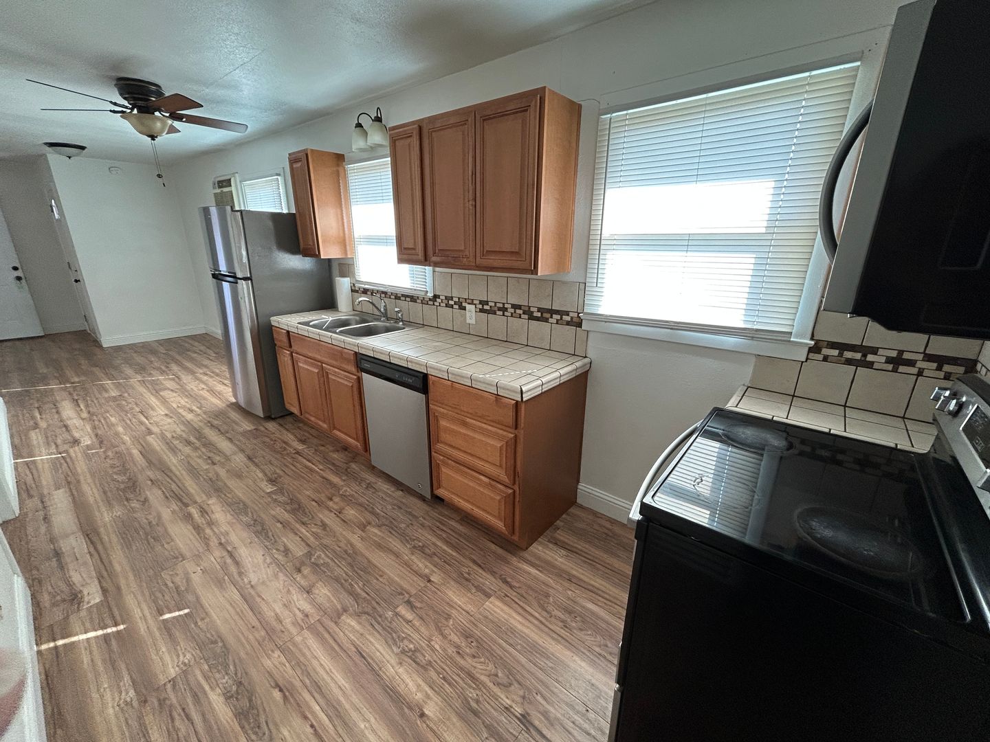 Hanford House: 1002 W. 6th Street