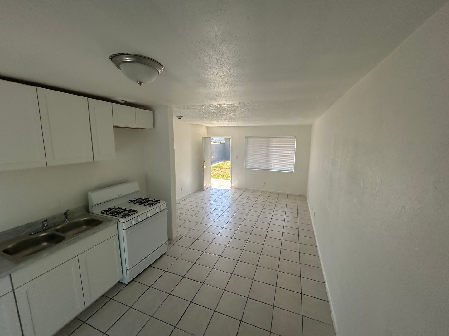 Hanford Apartment: 1012 Rodgers Rd
