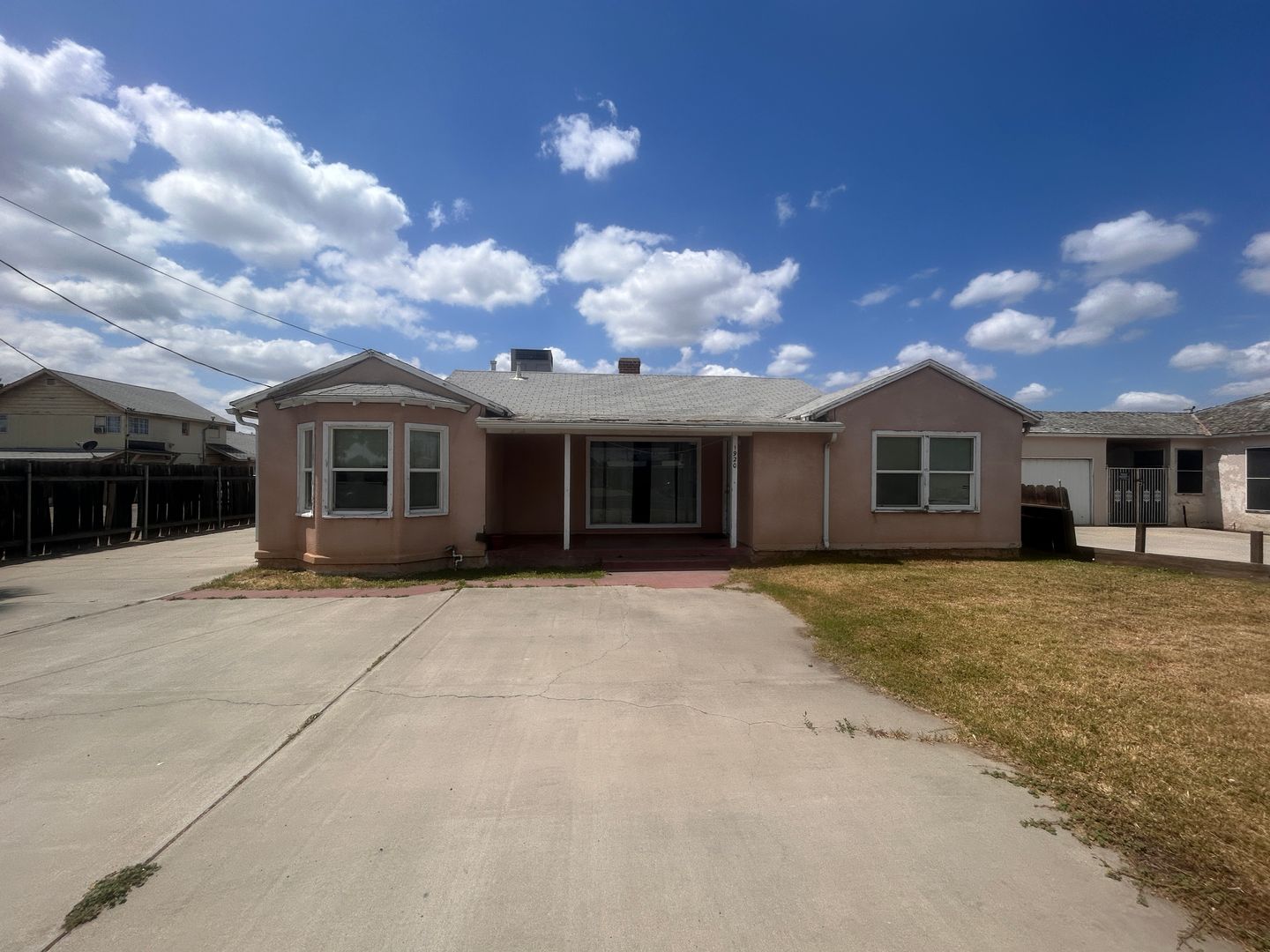 Hanford House: 1920 N 11th Ave
