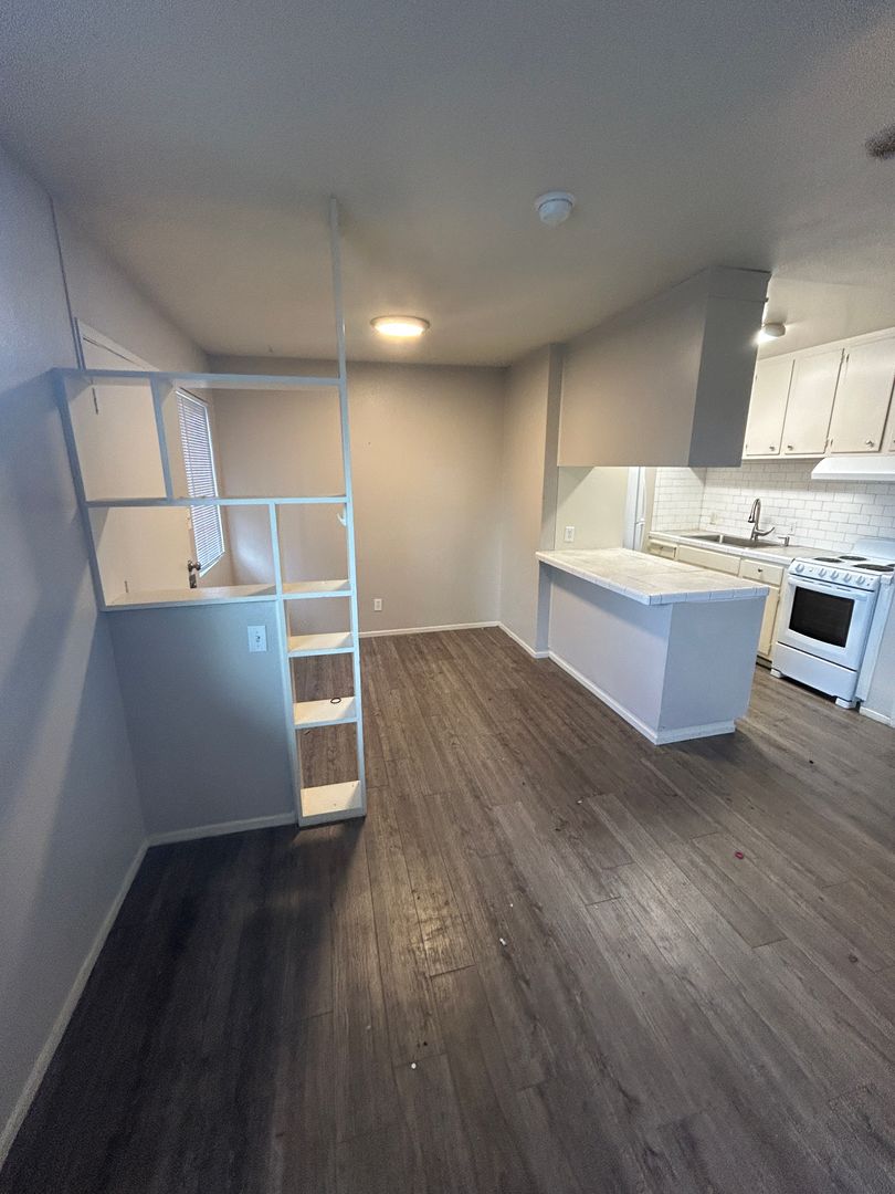 Hanford Apartment: 1148 W. Seventh Street