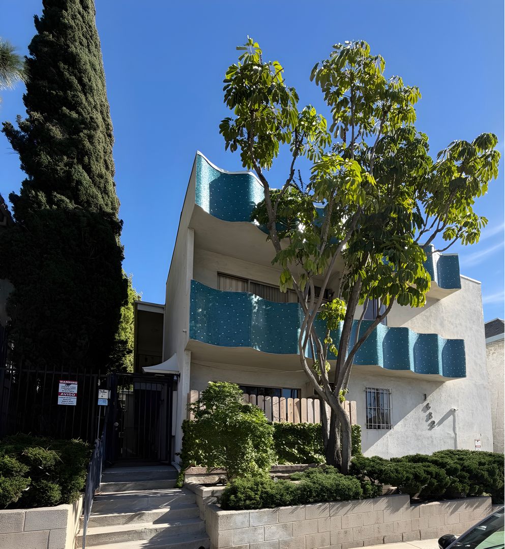 Los Angeles Apartment: 1432 N. Fairfax Ave