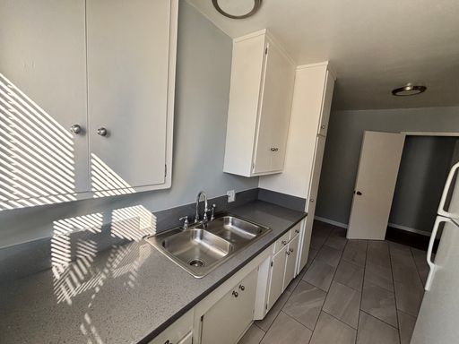 Stunning 1 Bed/1 Bath Apartment - Comes Appliances, Parking, Water/Trash Included, No Application Fee! – photo 1
