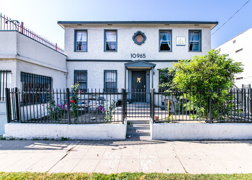 Beautifully Renovated 1 Bedroom Apartment ~ Accepting LA City Section 8 Vouchers - 5 MONTHS OF FREE RENT ON THE TENANT PORTION, CAPPED AT $2500! – photo 1