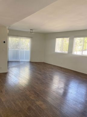 Spacious & Stylish 2 Bedroom 2 Bathroom Two-Story Unit ~ Comes with Parking, Appliances, Water and Trash Included, No App Fee!! – photo 1