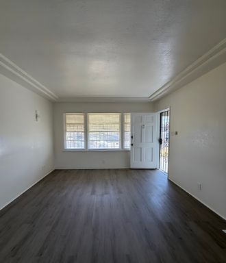 Charming 1 Bed / 1 Bath Apartment - Comes with Parking, Appliances, Water Included, No app fee & RENT PROMO:5 MONTHS RENT FREE ON THE TENANT'S PORTION, CAPPED AT $3,000! – photo 1