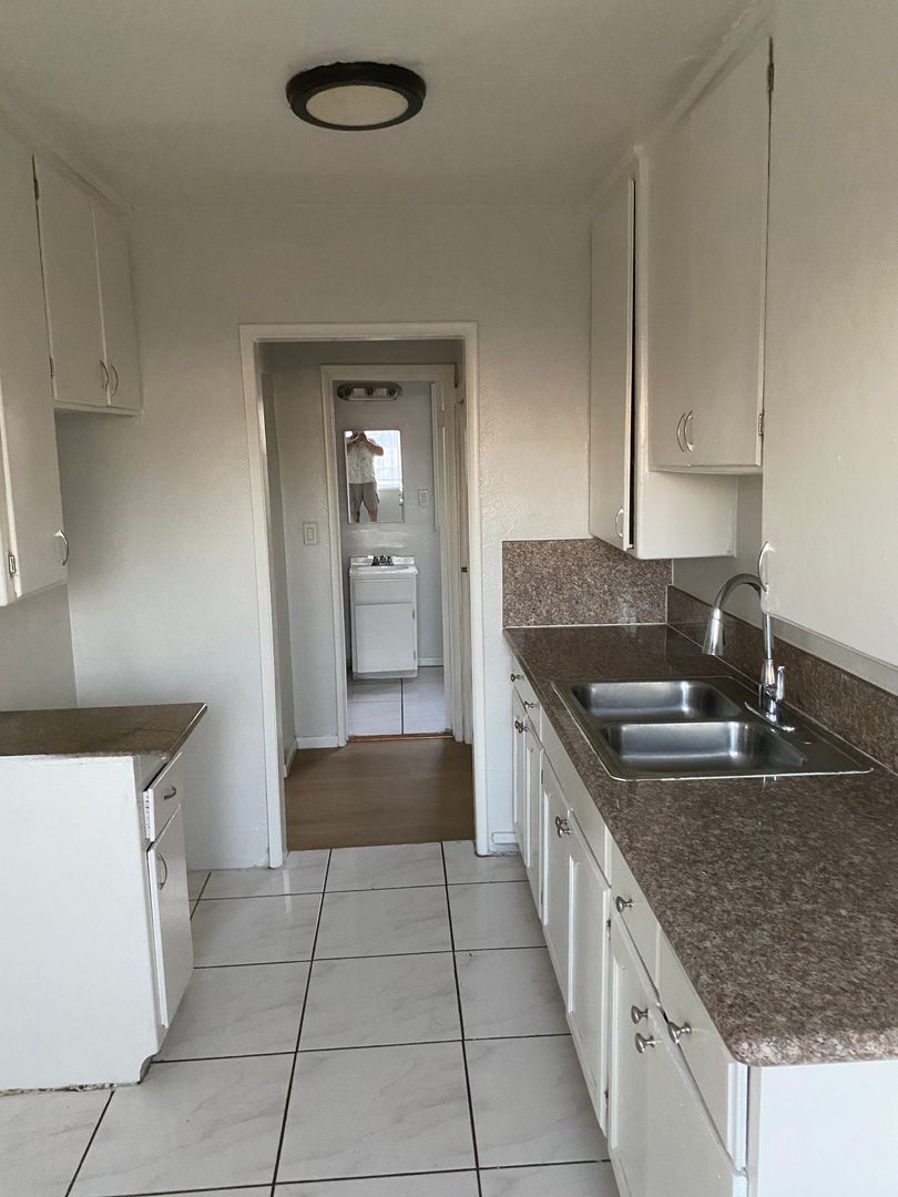 Los Angeles Apartment: 7516 S. Western Ave