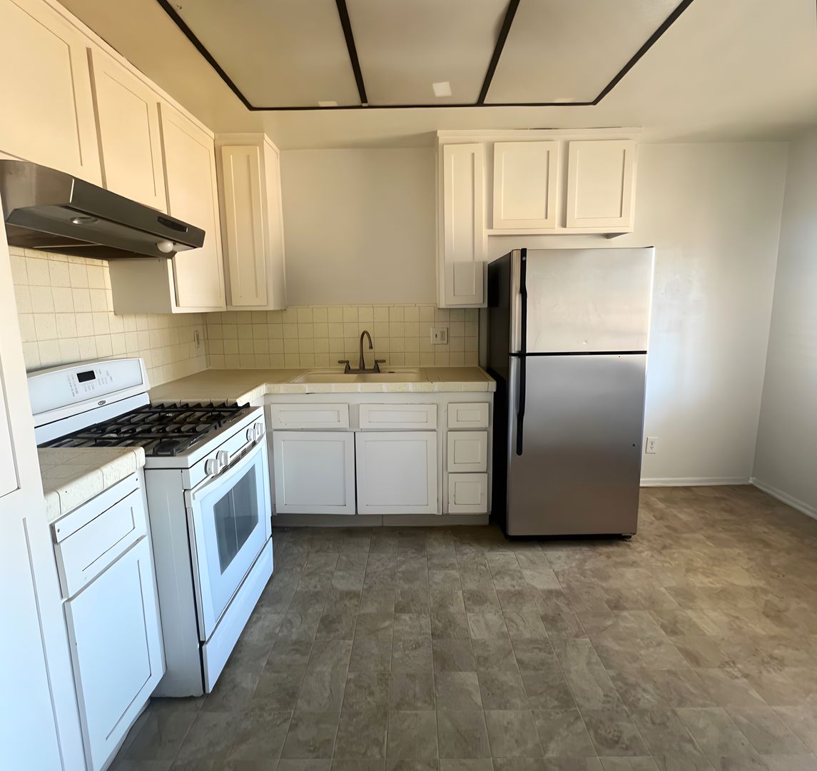 Los Angeles Apartment: 7604 S. Figueroa St.