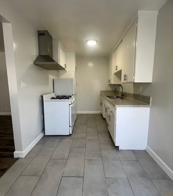 Remodeled 2 bedroom, 1 bathroom - LA City Section 8 Vouchers Accepted! – photo 1