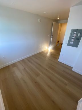 Gorgeous 1 bed/1 bath ~ Comes with Appliances, Water/Trash/Gas Included, No app fee! – photo 1