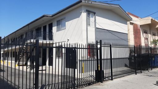 Beautiful 1 Bedroom Apartment ~ Accepting LA City Section 8 Vouchers! – photo 1