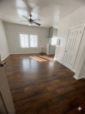 Charm in Every Corner 1 Bed / 1 Bath Apartment - Comes with Appliances, Water/Trash Included, No app fee & LA City Section 8 Accepted! – photo 1