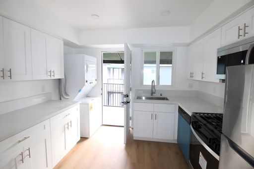 Beautiful 3 Bed/1 Bath Apartment - Comes with Appliances and LA City Section 8 Vouchers! No app fee! $500 SECURITY DEPOSIT! – photo 1