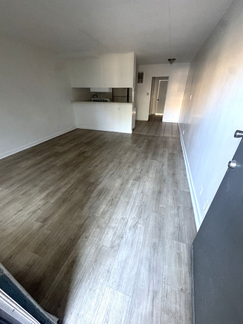 Los Angeles Apartment: 7104 S. San Pedro Street-NEW