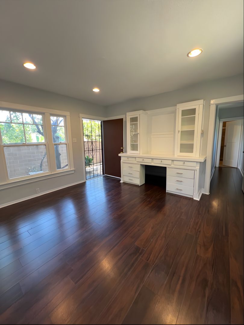 Los Angeles Apartment: 4569 Eagle Rock Blvd.