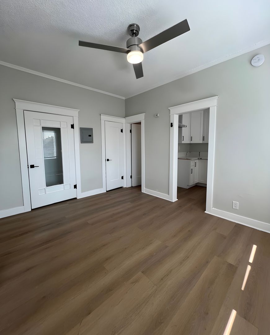 Los Angeles Apartment: 194 W. 41st Pl.