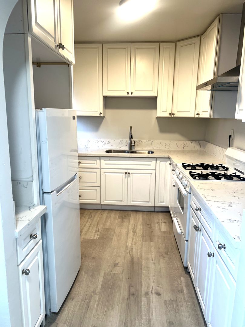 Los Angeles Apartment: 1038 W. 57th St.