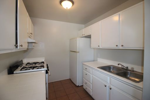 Charming 1 Bed/1 Bath Apartment - Comes with Appliances, Water/Trash Included, No application fee! – photo 1