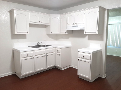 Beautiful 2 Bed/ 1 Bath Apartment - Comes with Water include, 1 parking, No Application Fee! – photo 1