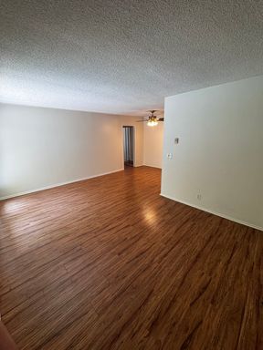 Charming 1 Bed/1 Bath Apartment ~ Comes with Appliances, Water/Trash Included, On-site Pool, No application fee! 1 MONTH RENT FREE! – photo 1