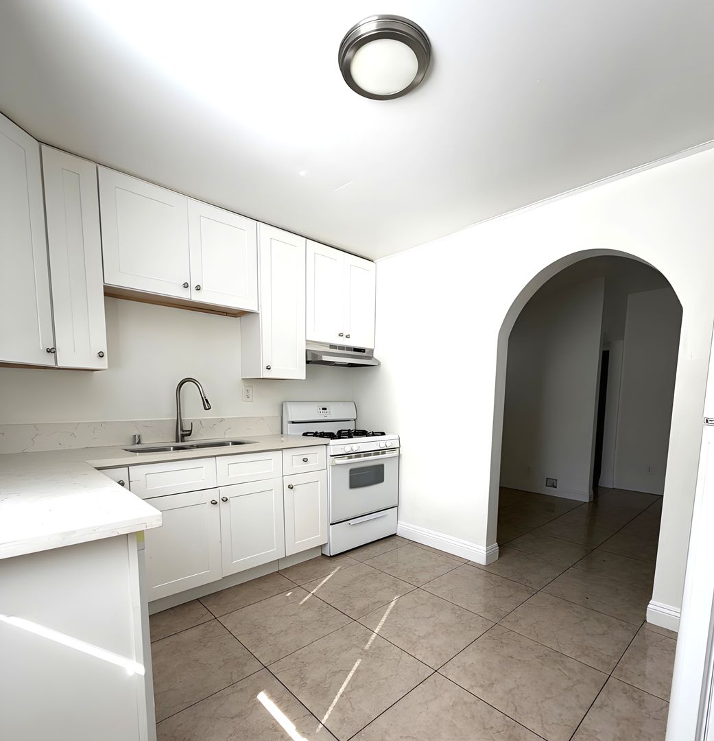 Los Angeles Apartment: 3561 Atlantic Avenue