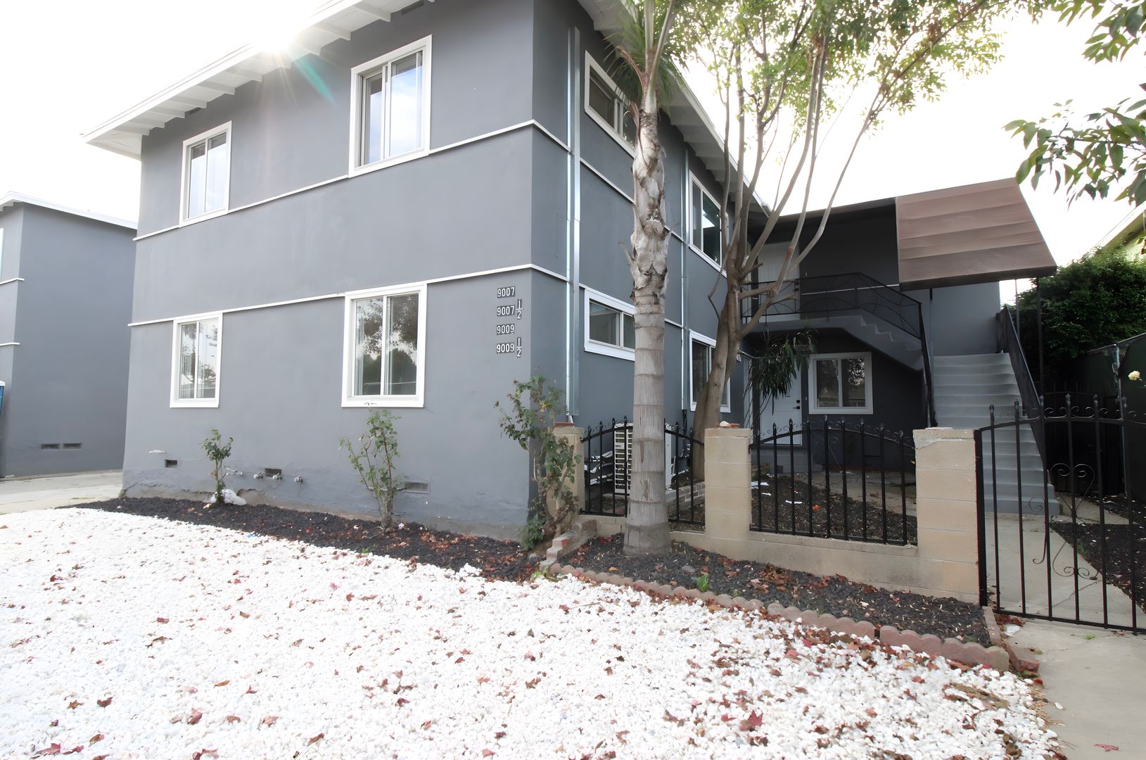 Los Angeles Apartment: 9007-11 Ramsgate Ave.