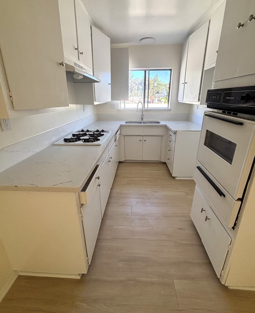 Reseda Apartment: 7460 Canby Ave.