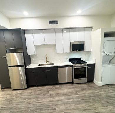 Stunning 1-Bed & 1-Bath ~ Comes with Appliances, Water/Trash/Electricity/Gas Included, No App Fee! LA City Section 8 Vouchers Accepted! – photo 1