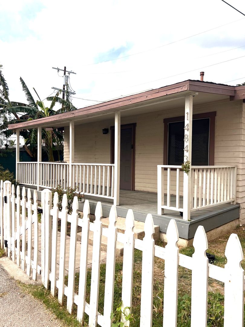 Van Nuys Apartment: 14841 Sylvan St.