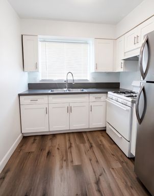 Warm & Welcoming 1 Bedroom 1 Bathroom ~ Comes with Parking, Appliances, Water and Trash Included, No App Fee! LA City Section 8 Vouchers Accepted! 5 Months Rent Free On Tenant Portion Capped at $3,500! – photo 1