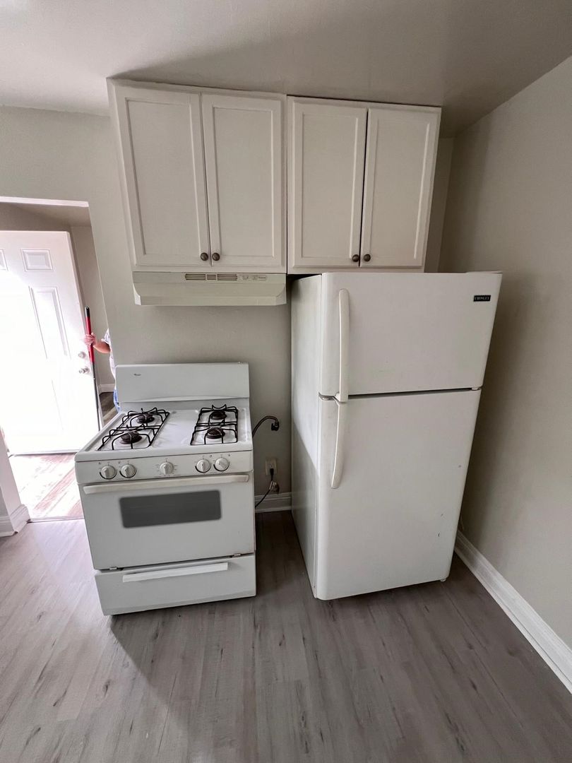 849 1/2 W. 84th Street , Los Angeles, CA 90044