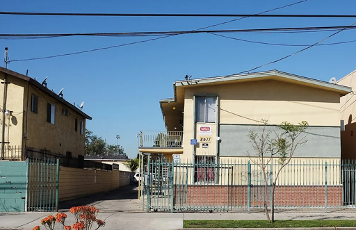 One Bedroom, One Bath Renovated and Accepting LA City Vouchers ~ 1 Parking Included! – photo 1
