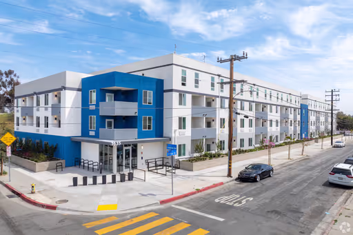 Charming 3 bed/2 bath Apartment ~ Comes with Parking, Appliances, No application fee - LA COUNTY VOUCHERS ACCEPTED! JULY & AUGUST MOVE-IN SPECIAL: 1 MONTH RENT CREDIT AND $250 AMAZON GIFT CARD UPON MOVE IN! – photo 1