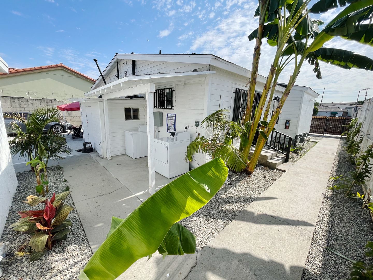 Los Angeles Apartment: 8629 Juniper Street